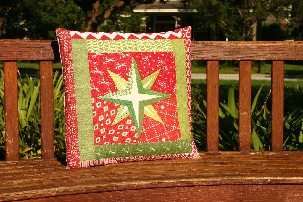 free-quilt-pattern-mariner-s-star-pillow-i-sew-free