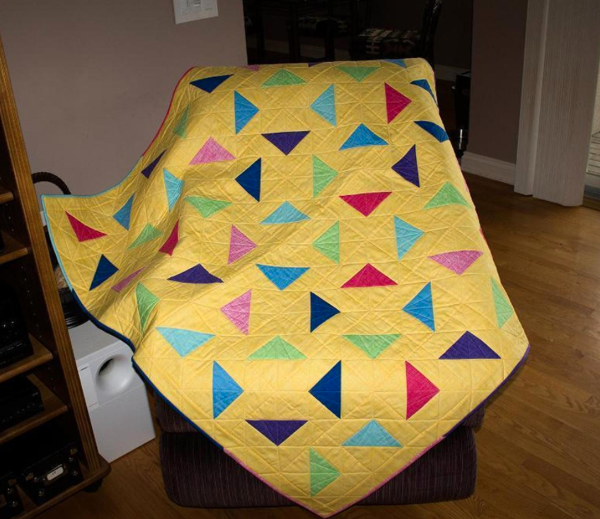 free-quilt-pattern-tipsy-triangles-baby-quilt-i-sew-free